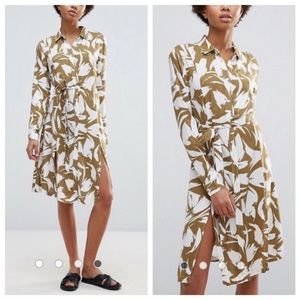 Ganni Casual Long Sleeve Shirt Dress in Green and White